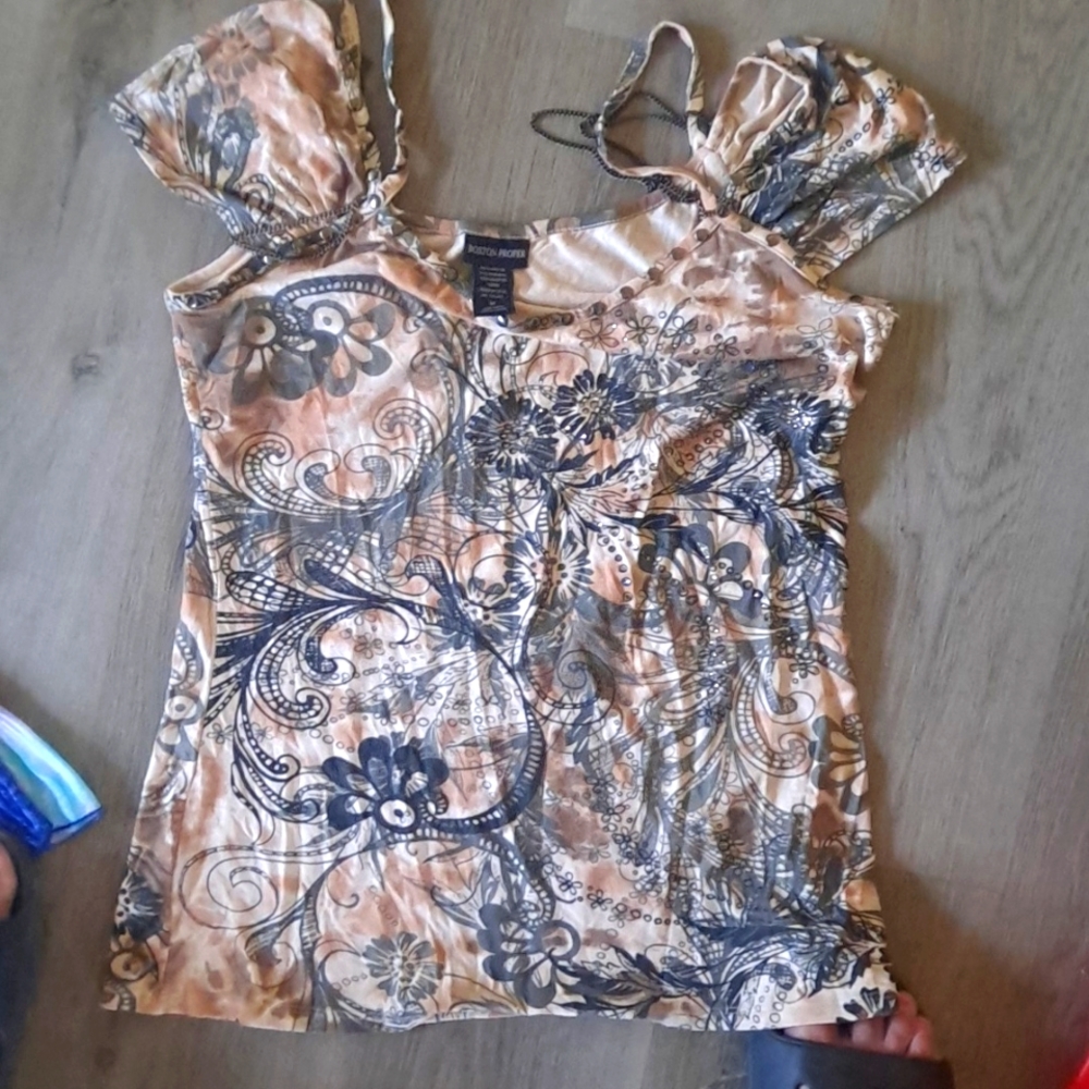 Over the shoulder shirt size medium